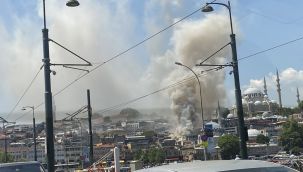 Havai fişek satışı yapılan dükkanda yangın çıktı