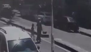 Annenin dikkatsizliği küçük kızı canından ediyordu