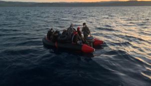 Düzensiz göçmenleri Türk askeri kurtardı