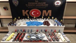 Kaçak tütün ve cinsel içerikli hap operasyonu
