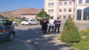 Sahte jandarma gerçek jandarmaya yakalandı