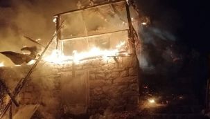 Yangında ev kullanılamaz hale geldi