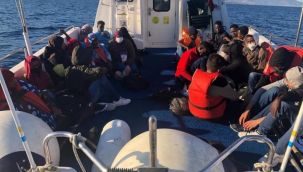 Yunanistan'ın ölüme terk ettiği 52 düzensiz göçmen kurtarıldı