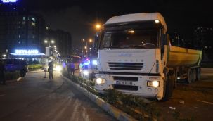 İETT otobüsü, hafriyat kamyonuna çarptı