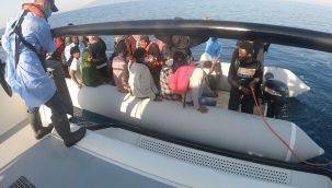İZMİR'DE DÜZENSİZ GÖÇMENLER KURTARILDI