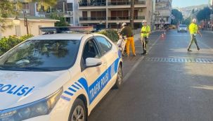 İZMİR'DE MOTOSİKLETLİLERE DENETİM