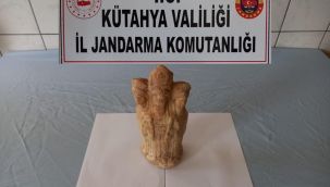 Kütahya'da Roma dönemine ait üç başlı heykel ele geçirildi