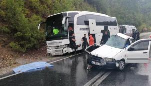 Manavgat yolcu otobüsüyle otomobil çarpıştı