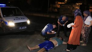 Sopayla dövdükleri kişiyi defalarca bıçaklayıp arabasının lastiklerini patlatıp kaçtılar