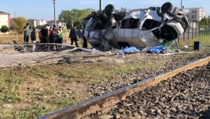 Tekirdağ’da işçi servisiyle tren çarpıştı