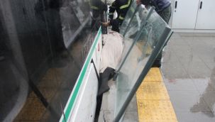 Tramvay ile durak arasında can pazarı