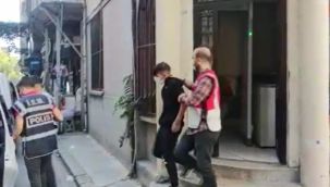 Turistin telefonunu çalan hırsızlar yakalandı