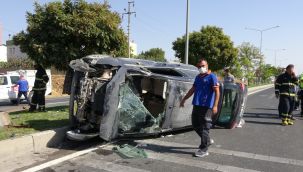 Adıyaman'da bir araç önce otomobile ardından refüje çarptı