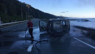Artvin'de seyir halindeki otomobil yandı