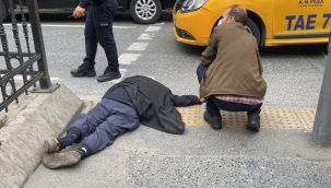 Beyoğlu'nda taksi yaşlı adama çarptı