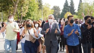 EÜ'DEN ÖĞRENCİLERE "ŞENLİKLİ" KARŞILAMA