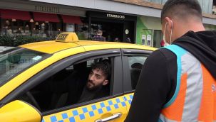 Fatih'te yolcu seçen taksicilerin araçları bağlanarak trafikten men edildi