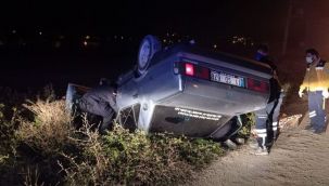 Gece kaza yapan sürücüyü sabah işçiler araç içinde buldu