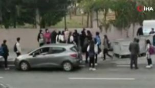 İmam Hatip Lisesi kız öğrencileri okul çıkışı birbirine girdi
