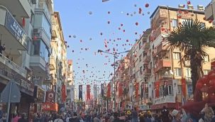 İZMİR'DE CUMHURİYET COŞKUSU