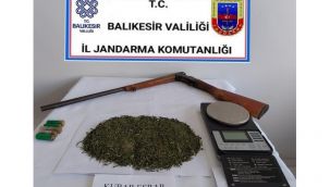 Jandarmalar uyuşturucuyla savaşıyor