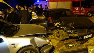 Karabük'te iki otomobil kafa kafaya çarpıştı