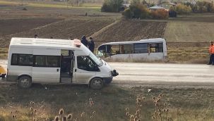 Kastamonu'da polis memurlarını taşıyan minibüs kaza yaptı