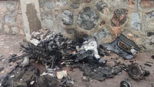 Kocaeli'de paramparça olan otomobil