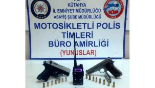 Kütahya'da 2 ruhsatsız tabanca ve 1 telsiz ele geçirildi