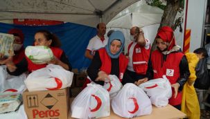 Türk Kızılayı'nın kadın gönüllüleri, afet bölgesinde yaraları sardı