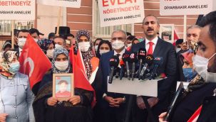 Adalet Bakanı Abdulhamit Gül, Diyarbakır annelerini ziyaret etti