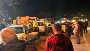 Arnavutköy'de 3 araç birbirine girdi