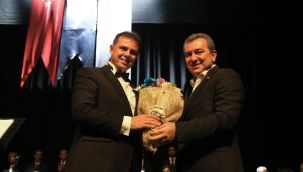 ATATÜRK SEVDİĞİ ŞARKILARLA BERGAMA'DA ANILDI