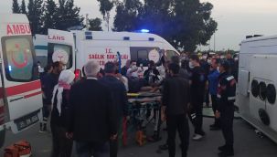 İŞÇİLERİ TAŞIYAN İKİ MİDİBÜS ÇARPIŞTI