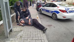 Kaldırımda yürüyen adama sen büyü yaptın dayağı