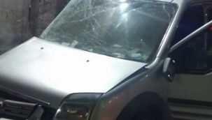 Manisa'da kamyonet beton duvara çarptı