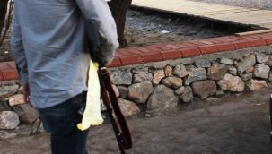 Tüfekle sahile indi, 3 kadın ve 1 köpeği yaraladı