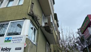 Ambarlı'da bina balkonu çöktü