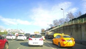 Aracı arıza yaptı, umursamadan yoluna devam etti