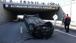 Bariyerlere çarpan araç takla attı