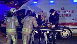 Otomobil ile demir dubalara çarptı