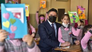 ALİAĞA'DA ÖĞRENCİLERİN KARNE HEYECANI