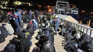 İZMİR'DE 5 GÖÇMEN KAÇAKÇISI TUTUKLANDI