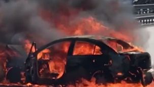 Kaza sonrası alev topuna dönen otomobilden karı-koca son anda kurtarıldı