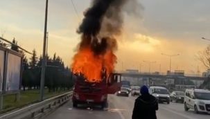 Kocaeli'de kamyon alev alev yandı