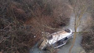 Silivri'de araç dereye uçtu