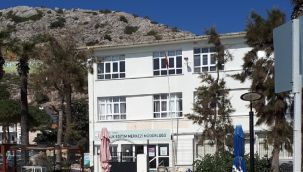 Danimarkalı Conny, dokuma tezgahlarını Çeşme Halk Eğitim'e bağışladı