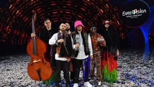 Eurovision şampiyonu Ukraynalı grup kristal mikrofonu sattı