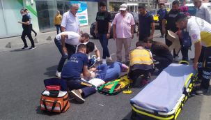 Ambulans yayaya çarptı