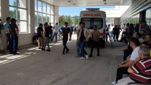 Ayırmak için girdiği kavgada bekçiyi bıçakladı